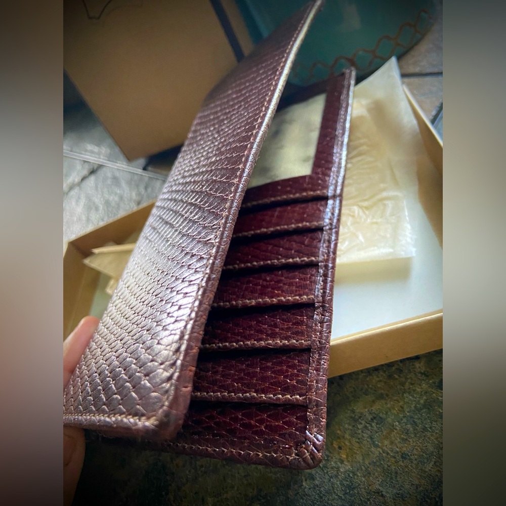 Vntg Fino Leather Unisex Wallet - NWOT with original box from the Philippines 🇵🇭